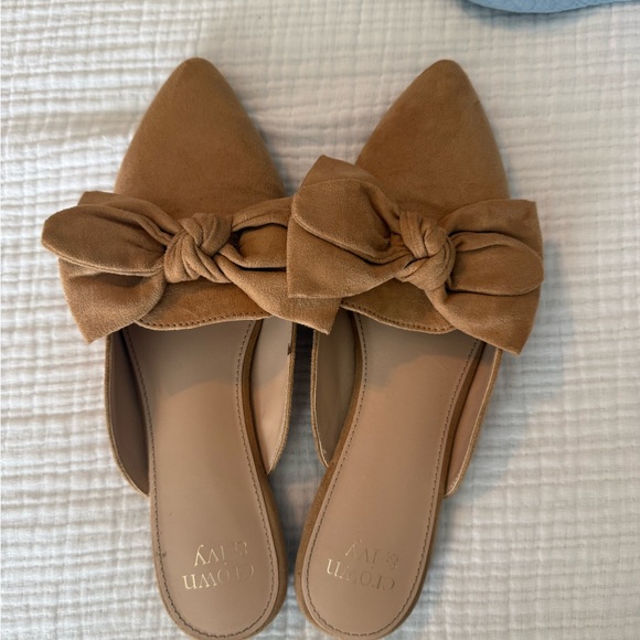 Crown & Ivy Tan Bow Mules - Picture 3 of 3